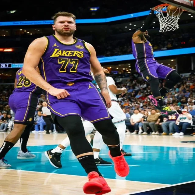 NBA季后赛激战正酣各队全力争胜